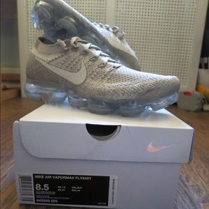 BRAND NEW VAPOR MAX 8.5 M PALE GREY